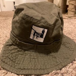 Bucket hat